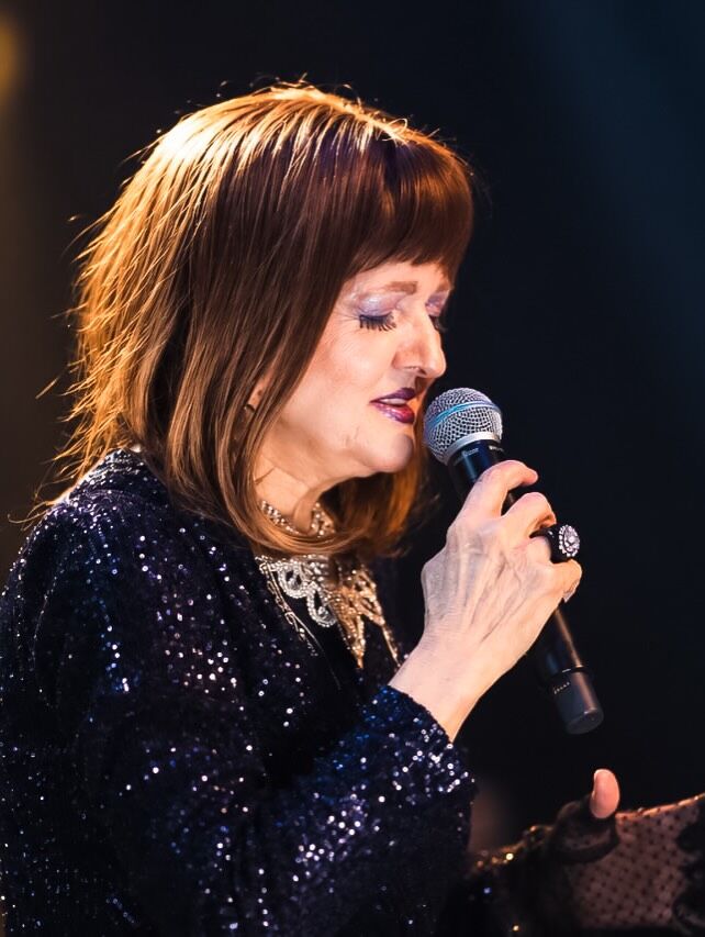 Gülden Karabocek Diyarbakir Da Holly Stone De Konser Verdi 2 Ekim 2026
