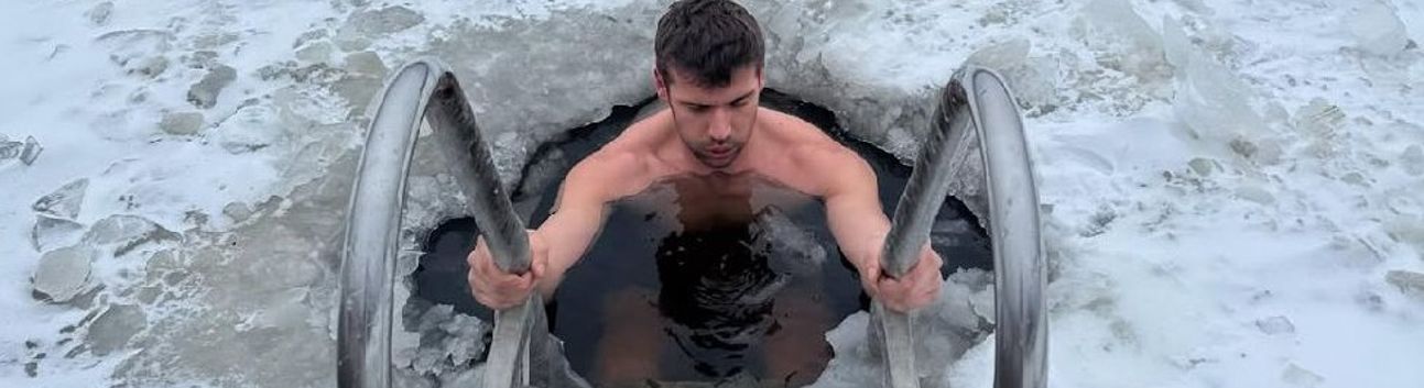 Caner Topçu Norveç'te -20 derecede buzlu suya girdi